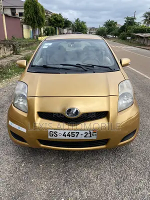 Toyota Vitz 1.3 AWD 5dr 2010 Gold
