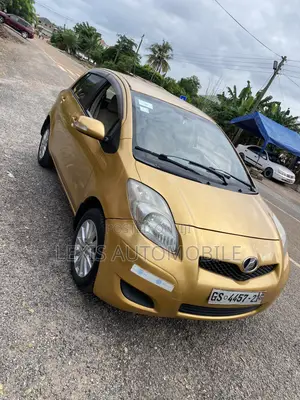 Toyota Vitz 1.3 AWD 5dr 2010 Gold