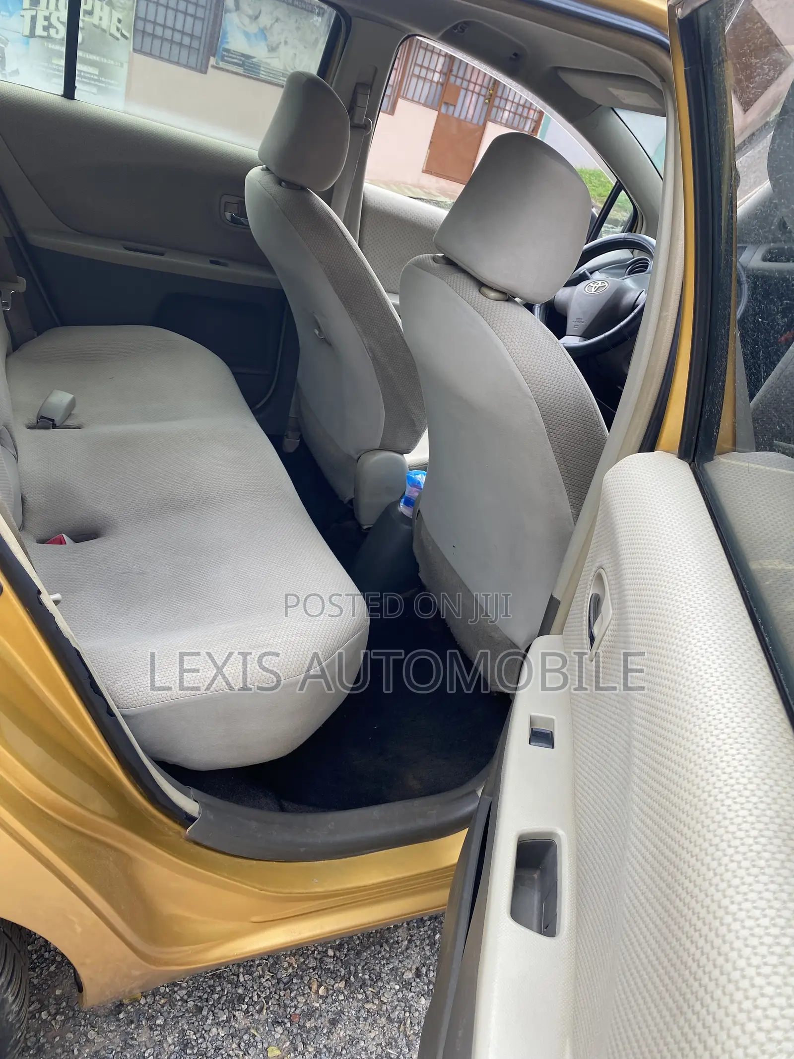 Toyota Vitz 1.3 AWD 5dr 2010 Gold