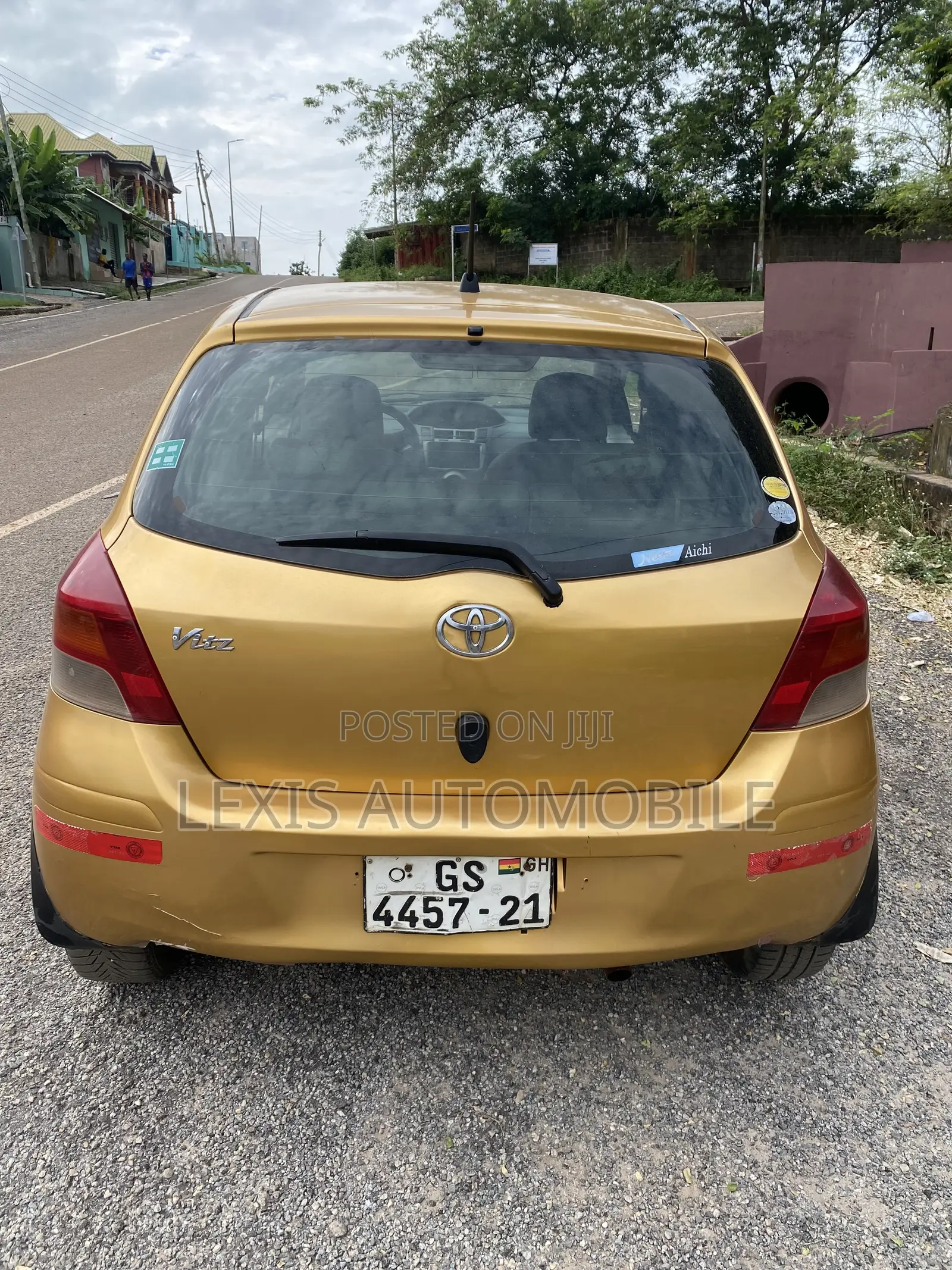 Toyota Vitz 1.3 AWD 5dr 2010 Gold