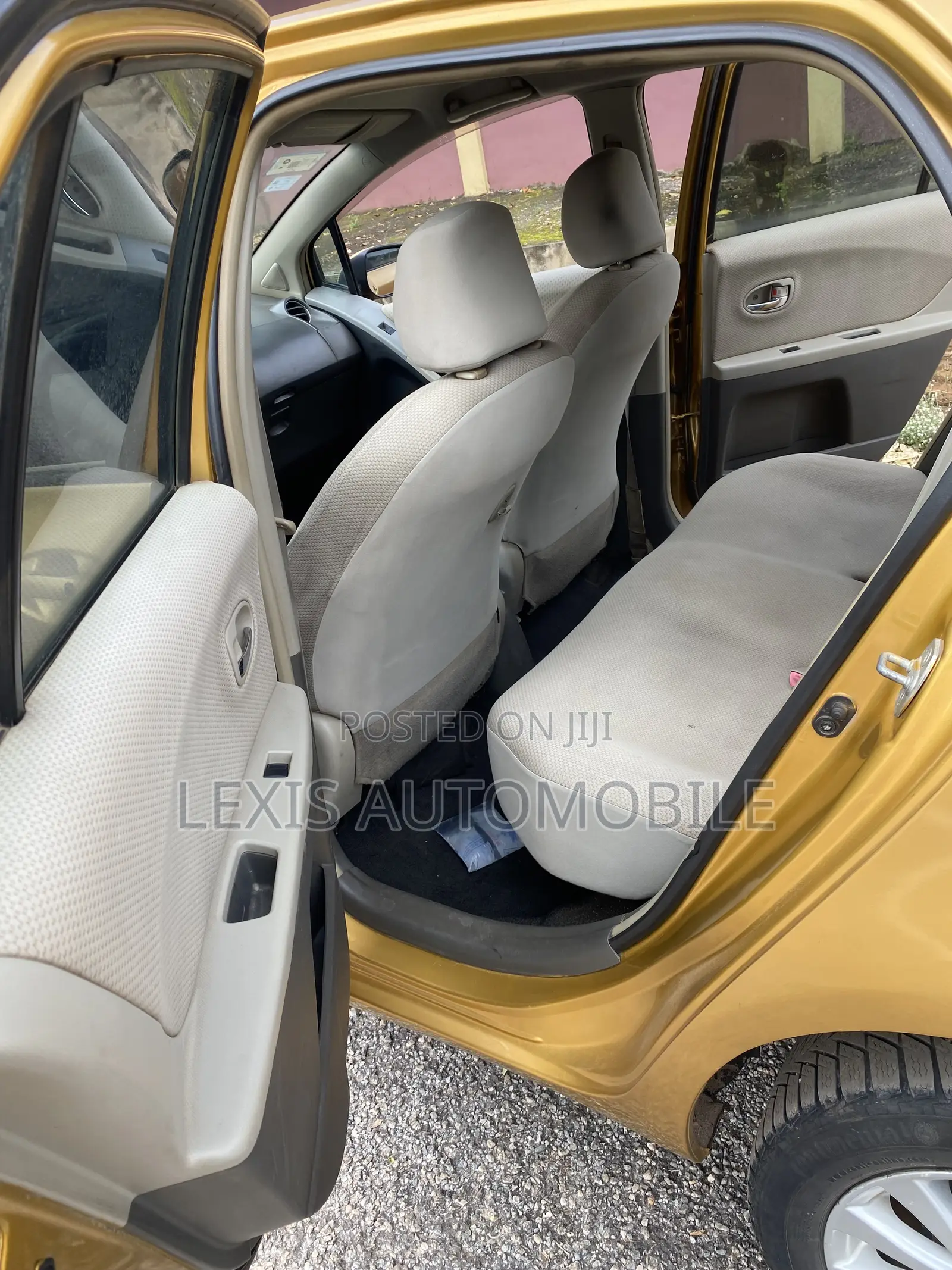 Toyota Vitz 1.3 AWD 5dr 2010 Gold
