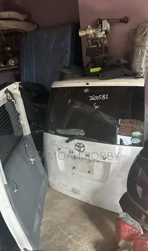 Toyota Voxy Boot