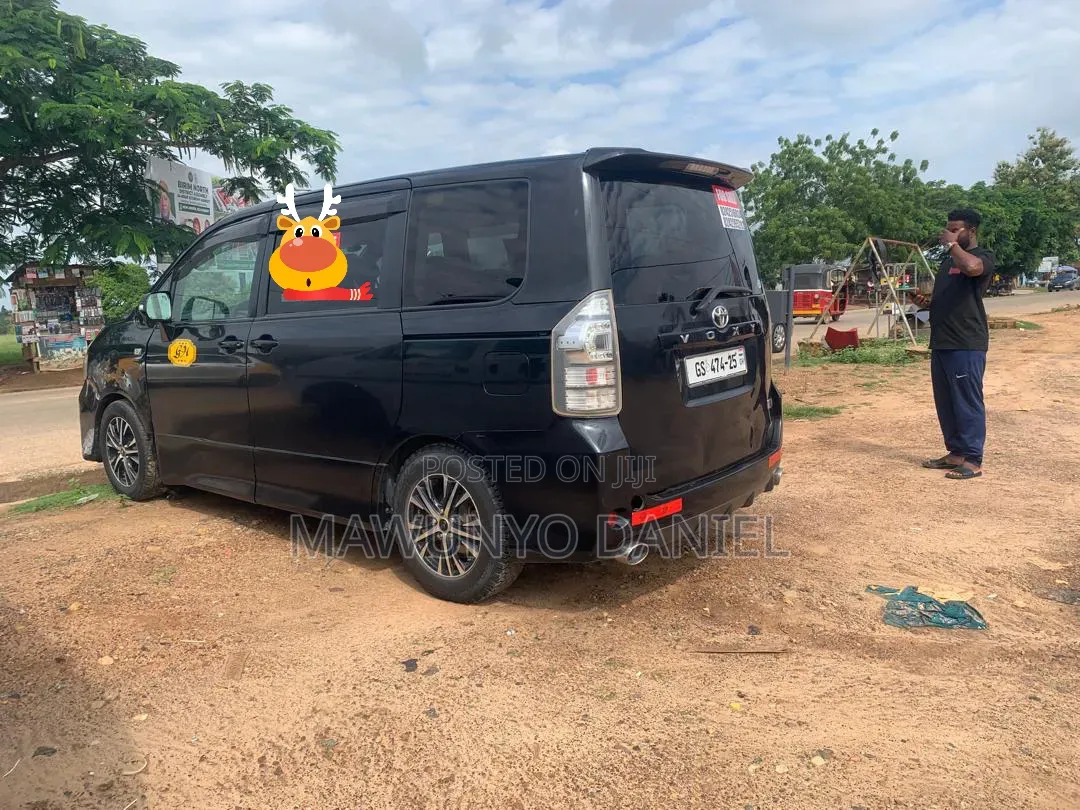 Toyota Voxy V 2WD 7-Seater 2013 Black