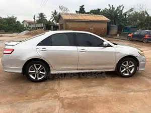 Toyota Camry LE 4dr Sedan (2.5L 4cyl 6A) 2011 Silver