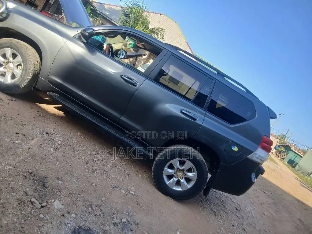 Toyota Land Cruiser Prado 2010 Black