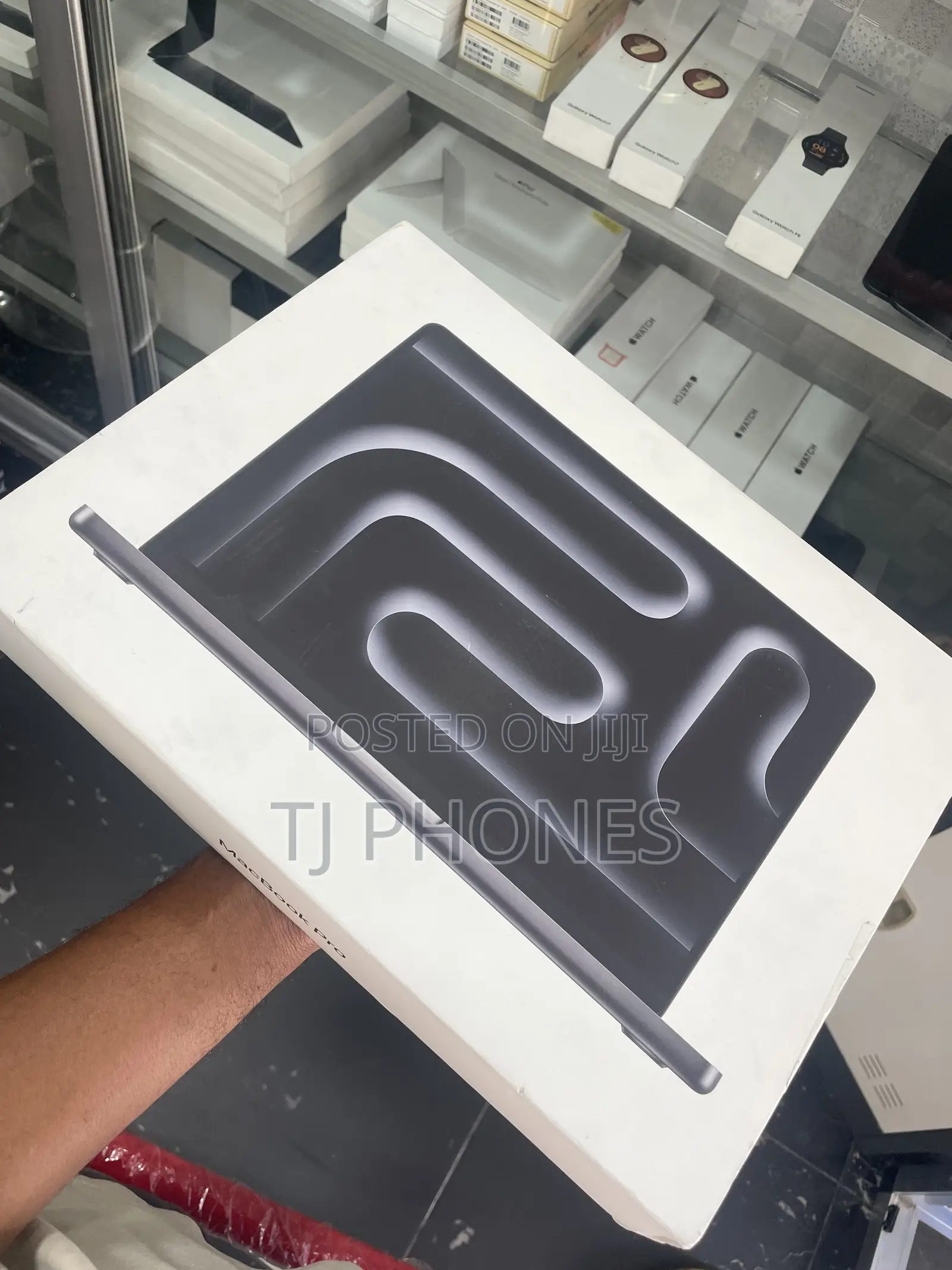 New Laptop Apple MacBook Pro 2026 M5 Max 48GB Apple M5 Max SSD 2T