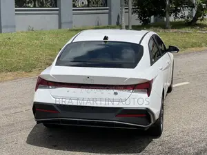 Hyundai Elantra Limited 2019 White