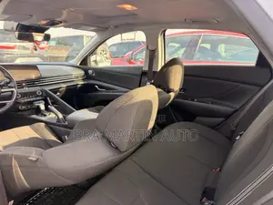 Hyundai Elantra Limited 2019 White