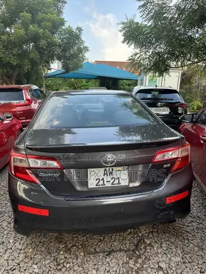 Toyota Camry SE 4dr Sedan (2.5L 4cyl 6A) 2014 Gray