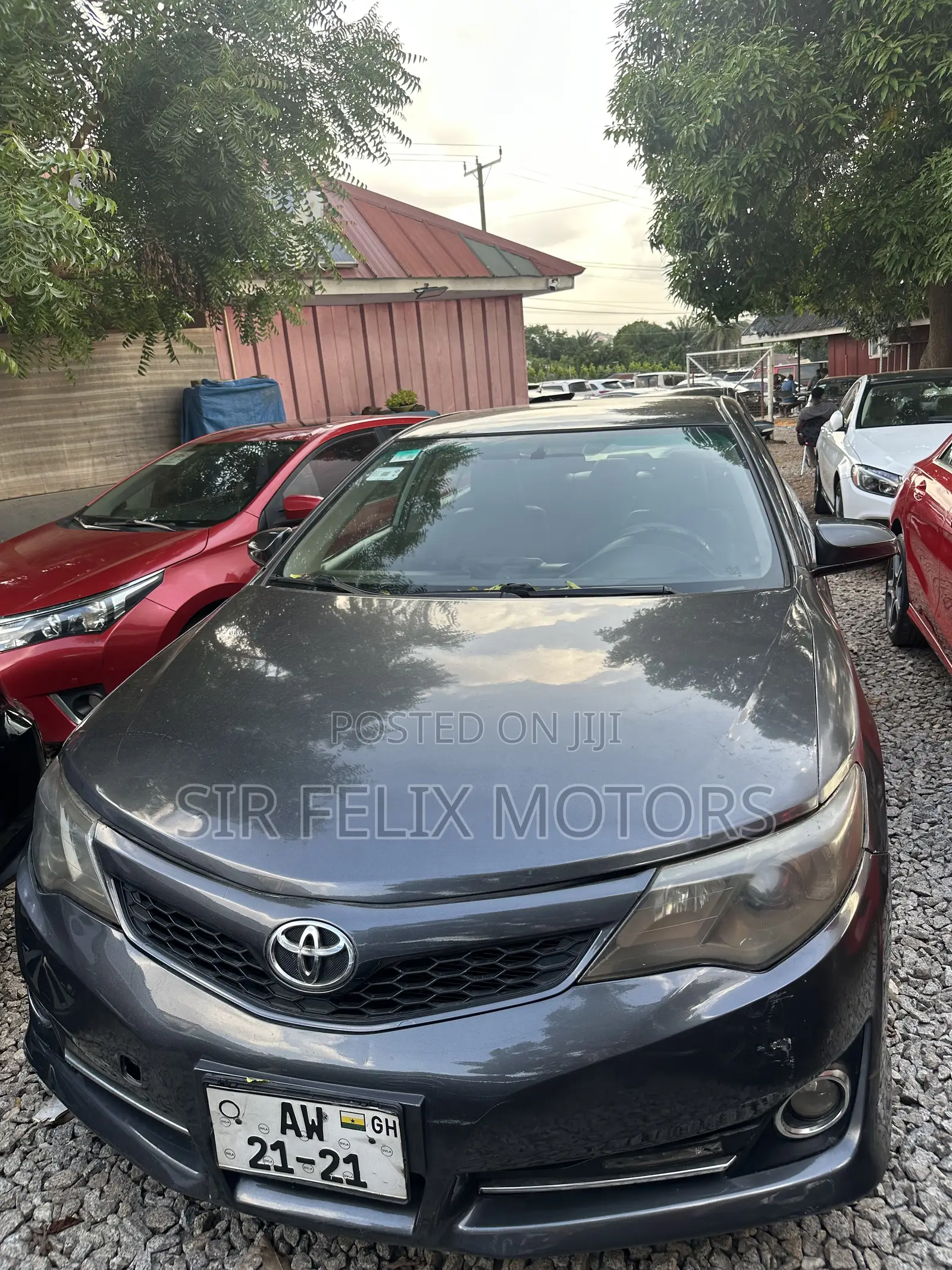Toyota Camry SE 4dr Sedan (2.5L 4cyl 6A) 2014 Gray