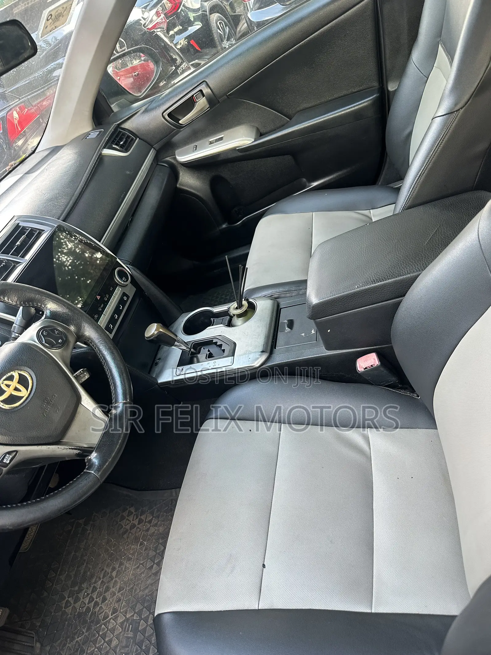 Toyota Camry SE 4dr Sedan (2.5L 4cyl 6A) 2014 Gray