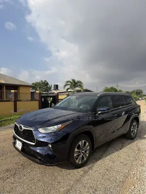 Toyota Highlander XLE 2021 Blue