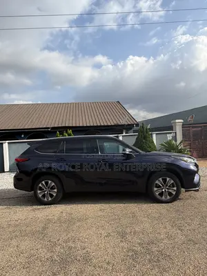 Toyota Highlander XLE 2021 Blue