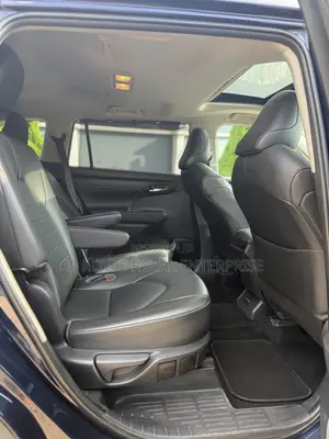 Toyota Highlander XLE 2021 Blue