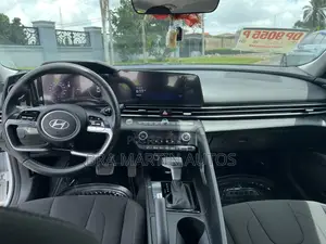 Hyundai Elantra Limited IVT 2025 Black