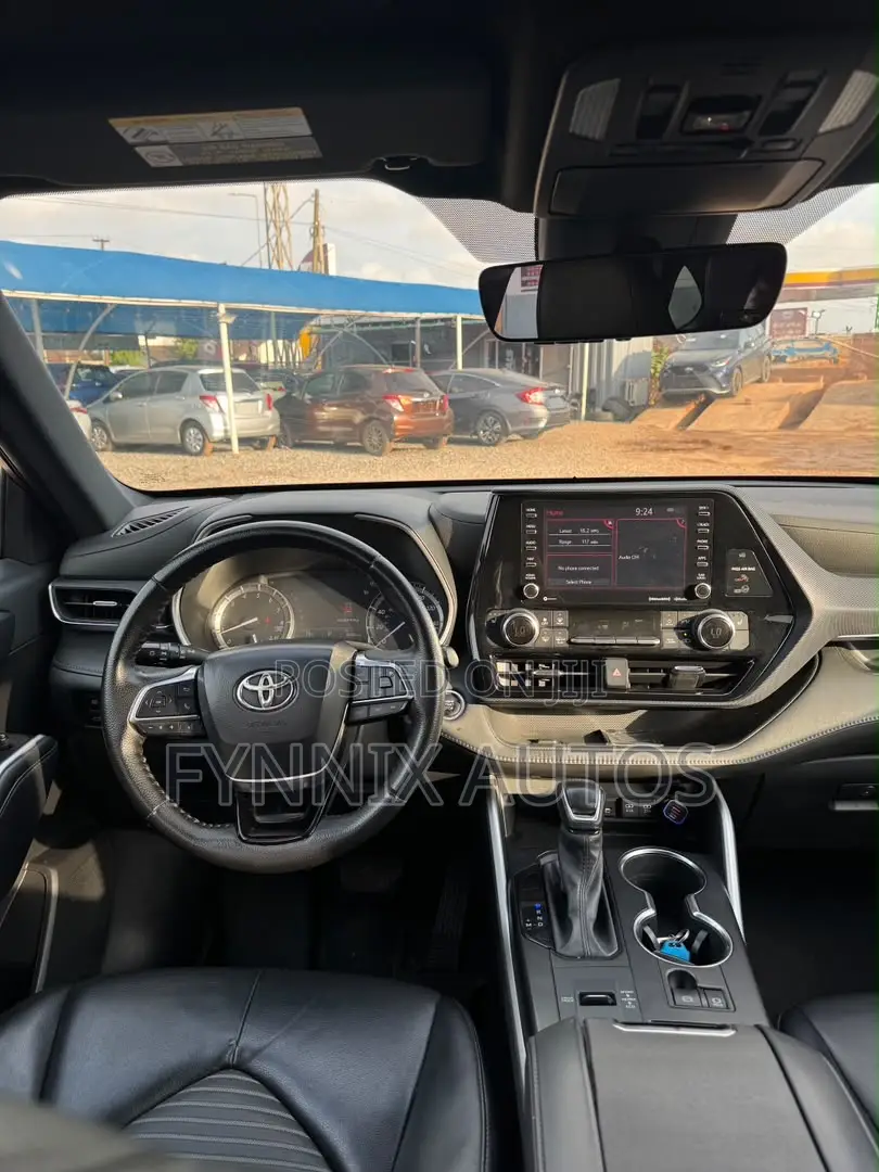 Toyota Highlander XSE 2021 Red