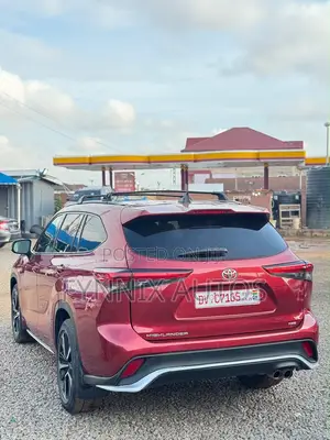 Toyota Highlander XSE 2021 Red
