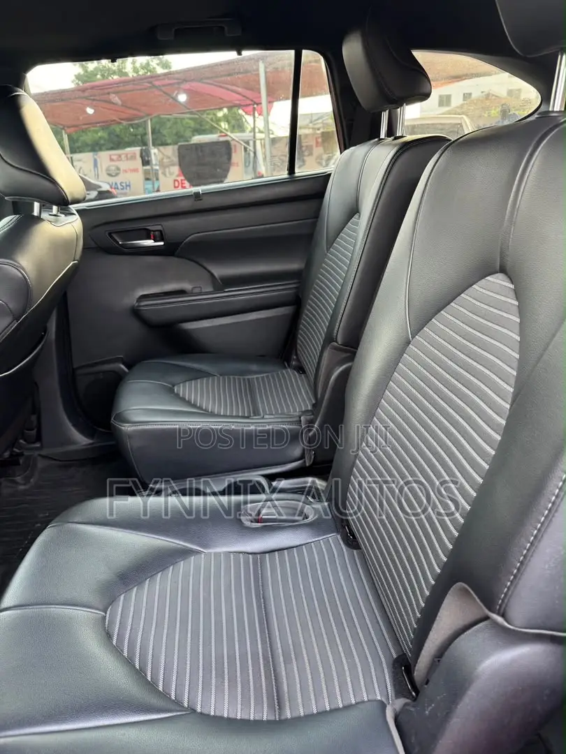 Toyota Highlander XSE 2021 Red