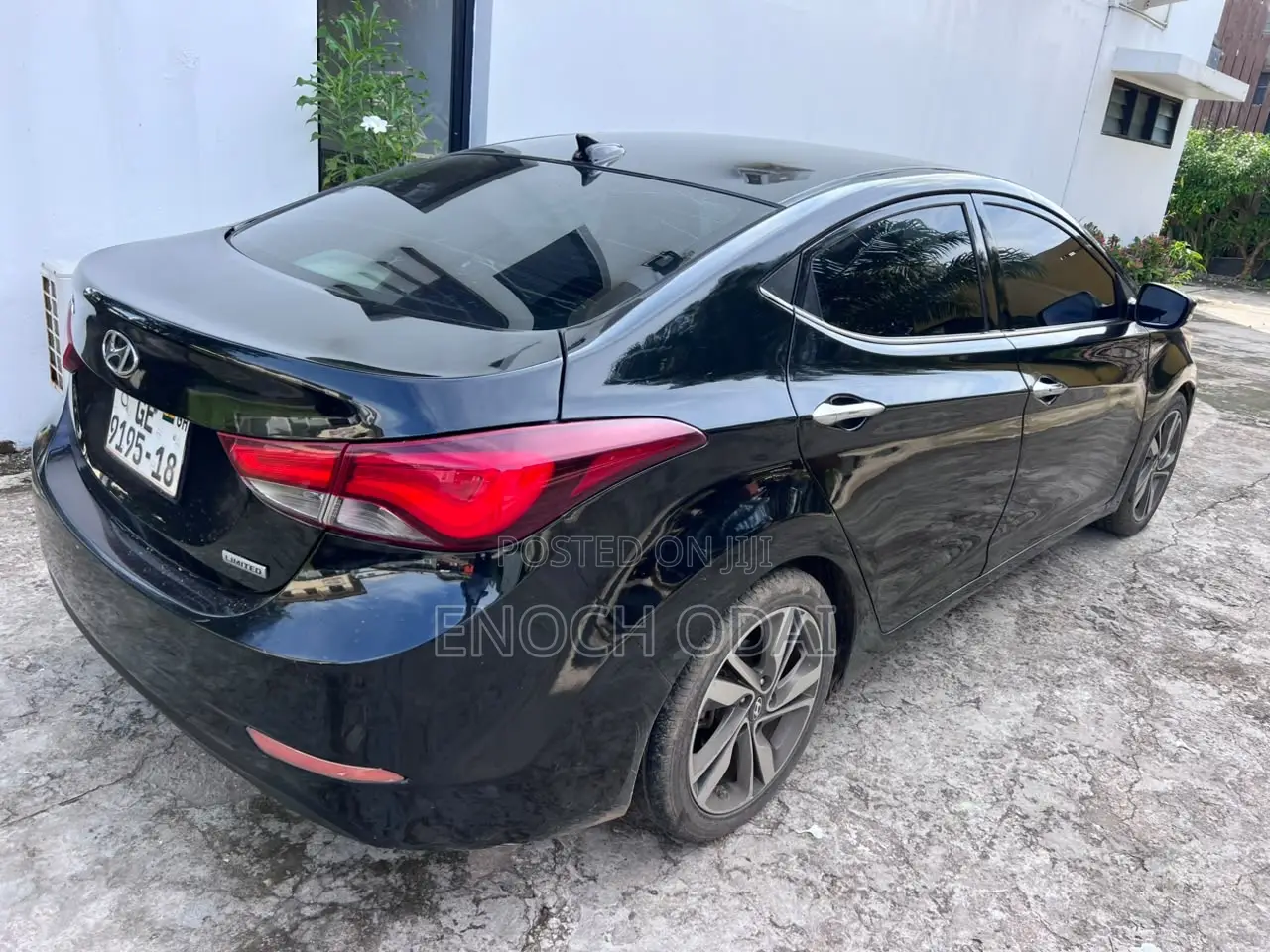 Hyundai Elantra Limited Sedan FWD (1.8L 4cyl 6A) 2016 Black