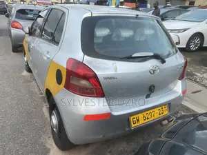 Toyota Yaris 2010 Silver