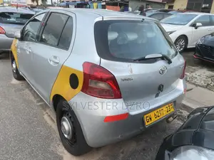 Toyota Yaris 2010 Silver