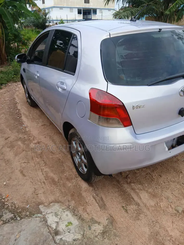 Toyota Vitz 1.3 FWD 5dr 2009 Blue