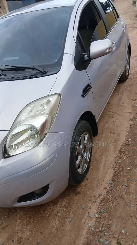 Toyota Vitz 1.3 FWD 5dr 2009 Blue
