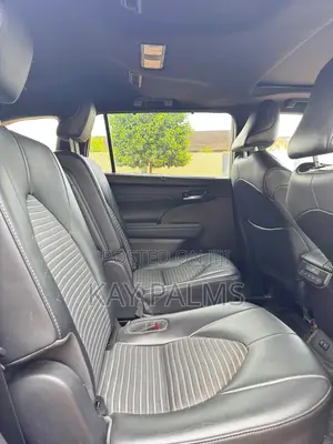 Toyota Highlander XSE 2022 Red