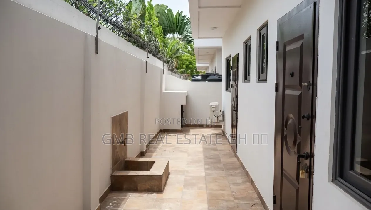 4bdrm Townhouse / Terrace in East Legon, Boundary Road Area for rent