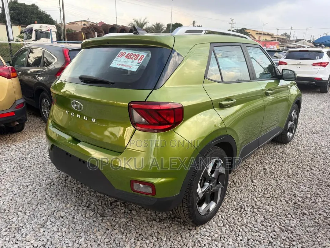 Hyundai Venue 2021 Green
