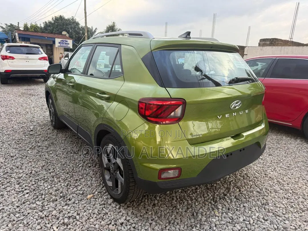 Hyundai Venue 2021 Green
