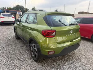 Hyundai Venue 2021 Green