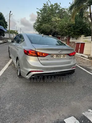 Hyundai Elantra 2017 Silver