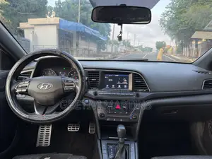 Hyundai Elantra 2017 Silver