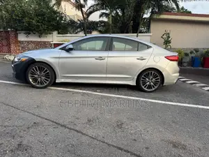 Hyundai Elantra 2017 Silver