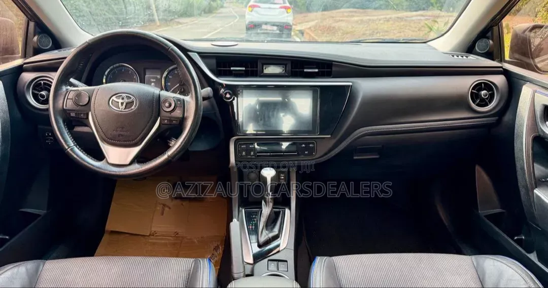 Toyota Corolla SE (1.8L 4cyl 6M) 2019 Gray