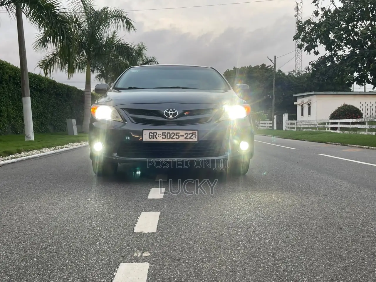 Toyota Corolla LE 4dr Sedan (1.8L 4cyl 4A) 2012 Gray