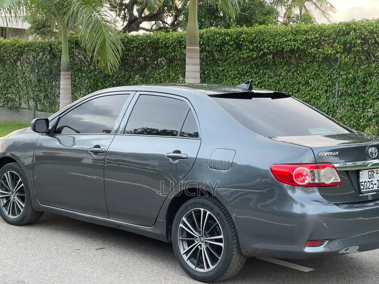 Toyota Corolla LE 4dr Sedan (1.8L 4cyl 4A) 2012 Gray
