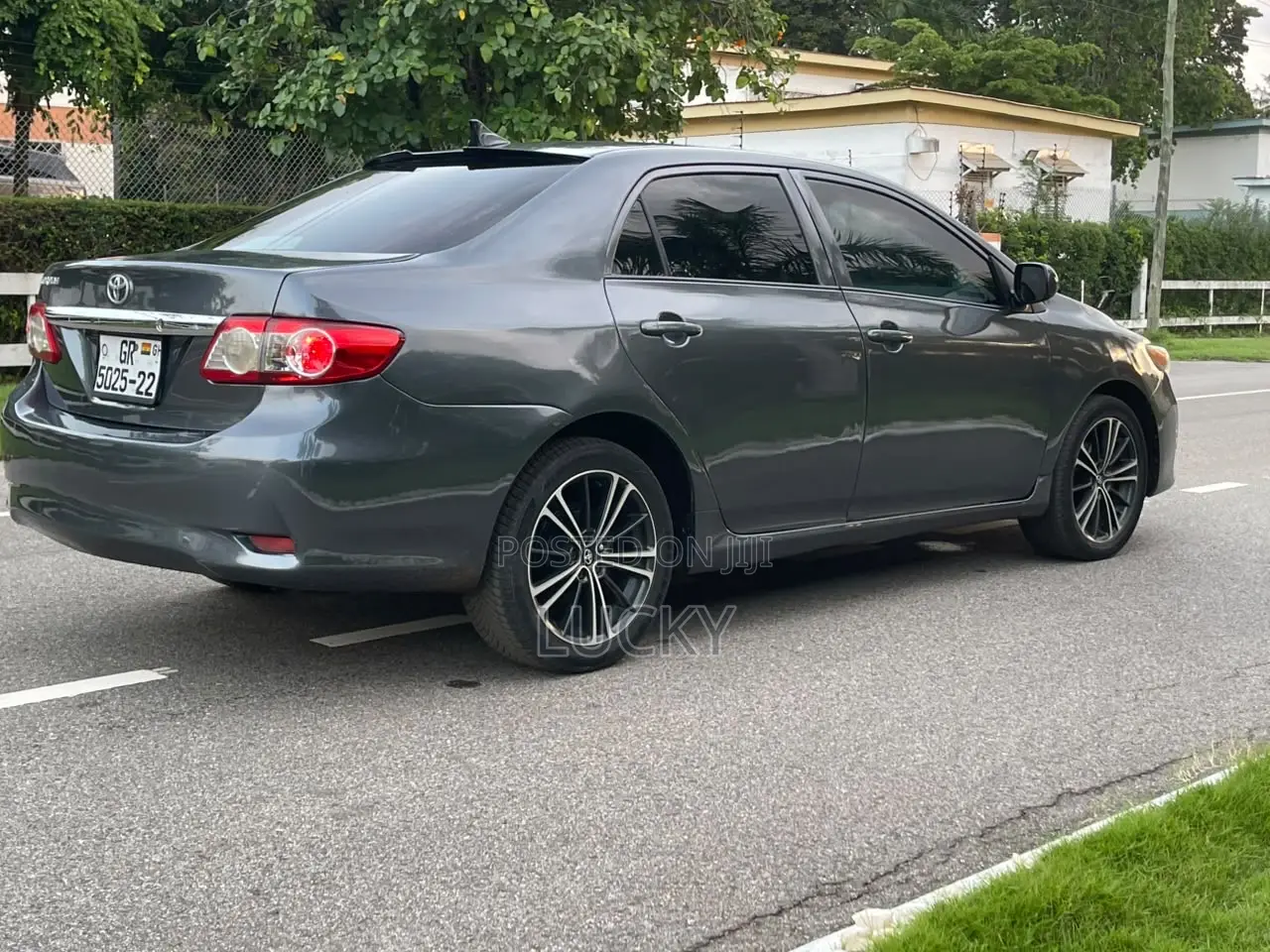 Toyota Corolla LE 4dr Sedan (1.8L 4cyl 4A) 2012 Gray