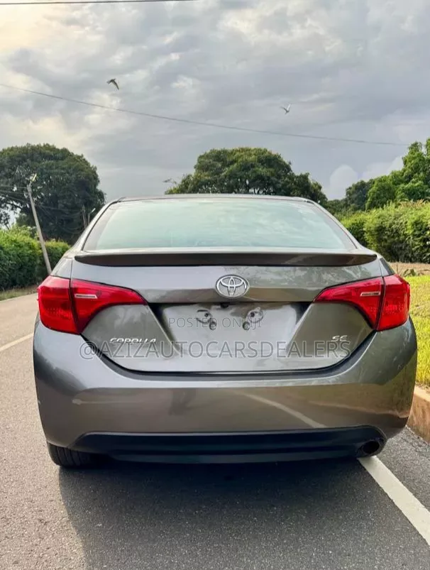 Toyota Corolla SE (1.8L 4cyl 6M) 2019 Gray