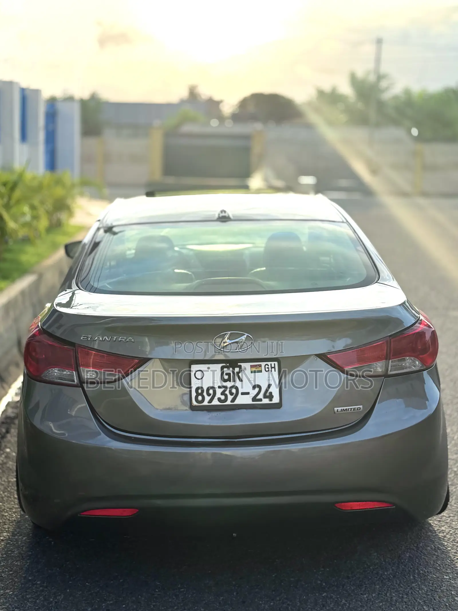 Hyundai Elantra Limited 4dr Sedan (1.8L 4cyl 6A) 2014 Silver