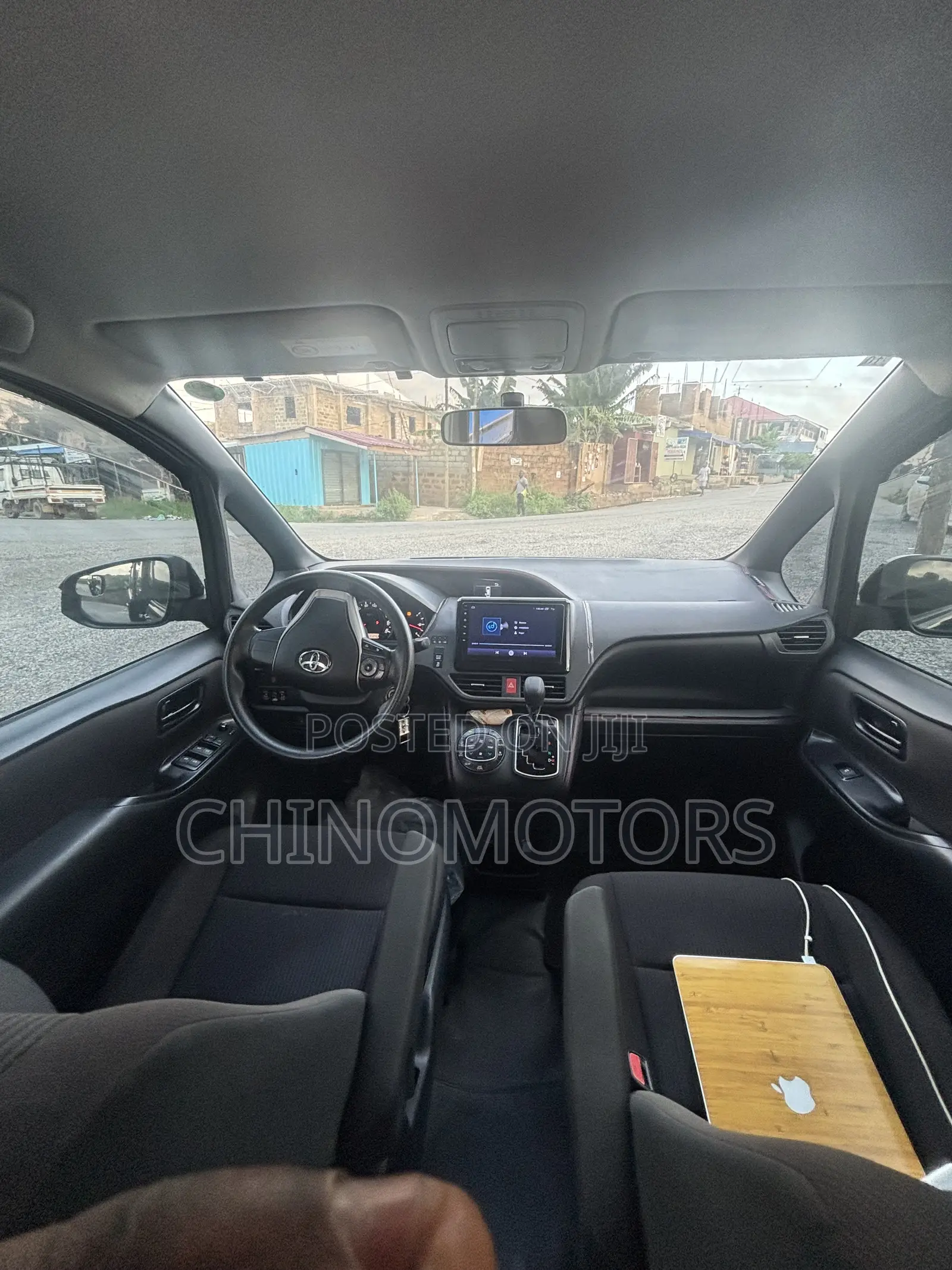 Toyota Voxy 2015