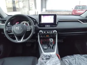 Toyota RAV4 2022 White