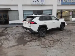 Toyota RAV4 2022 White