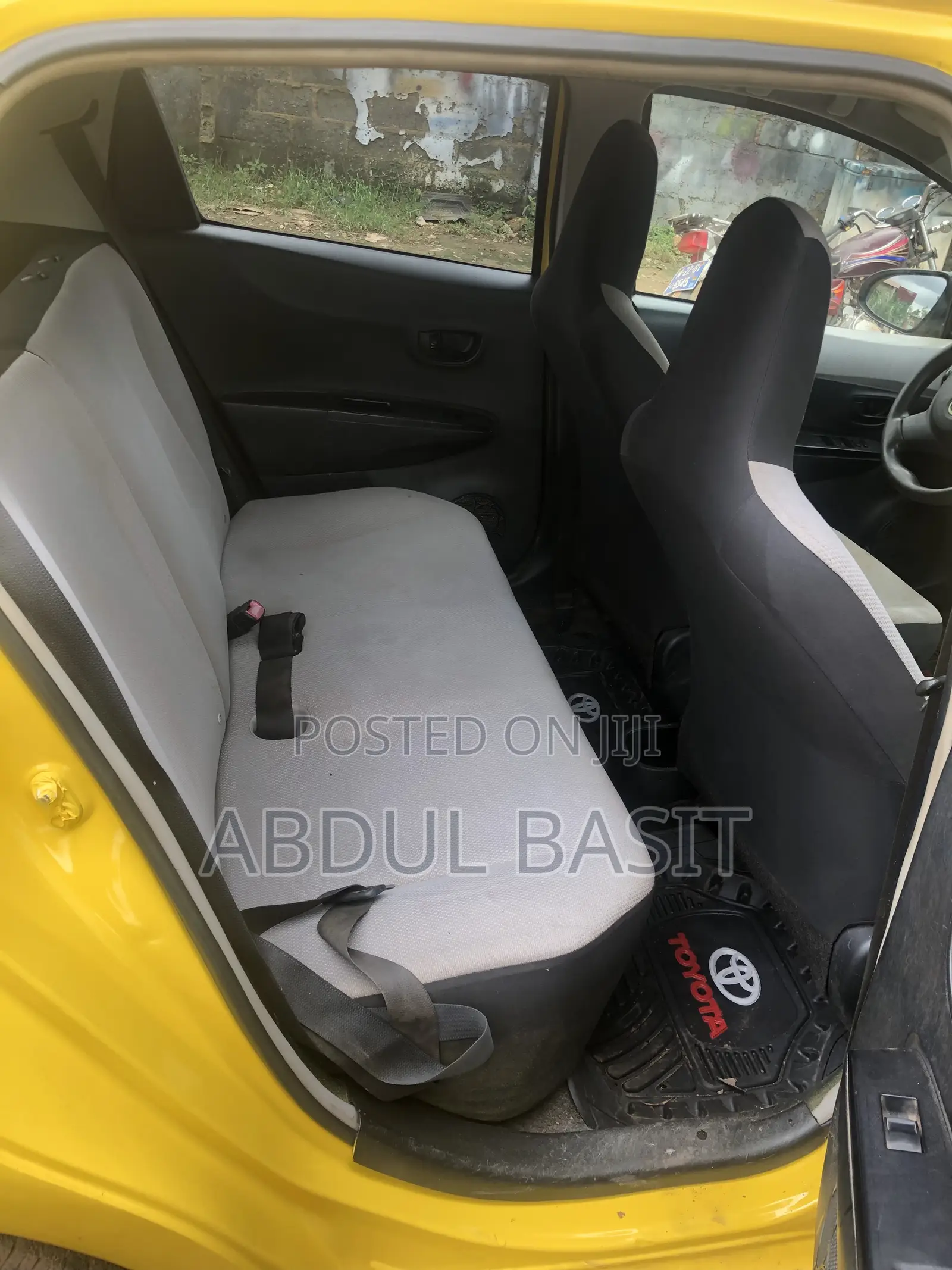 Toyota Vitz 2012 Yellow