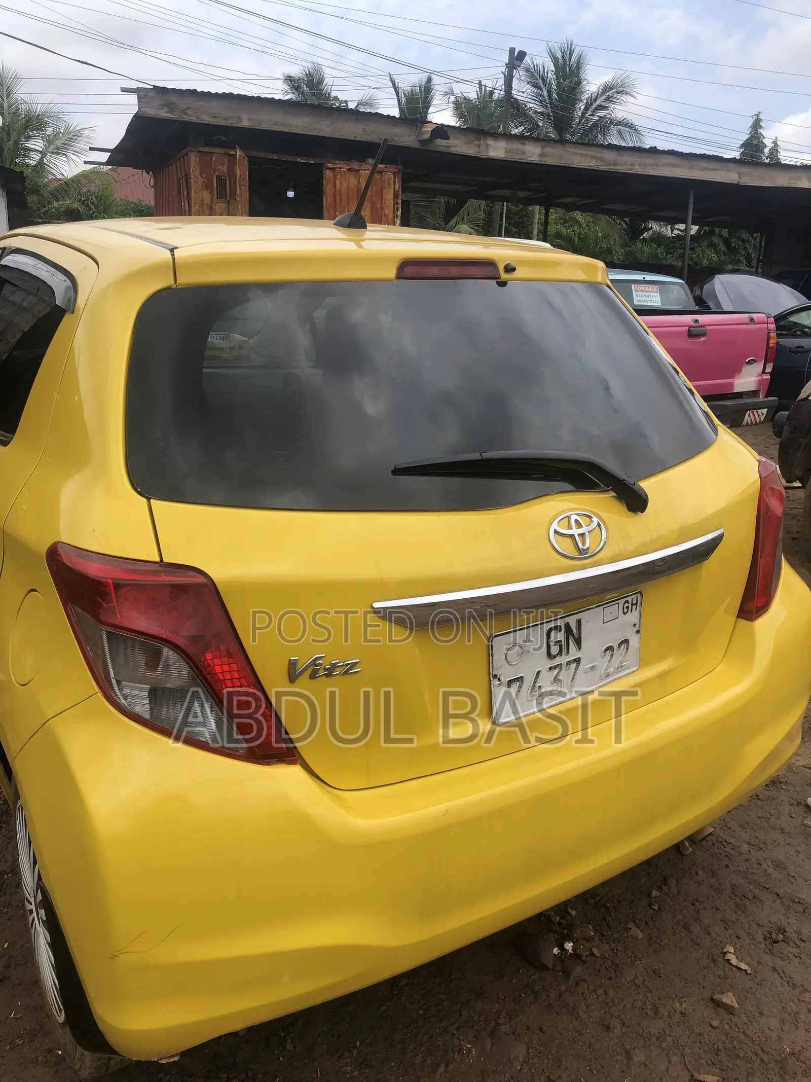 Toyota Vitz 2012 Yellow