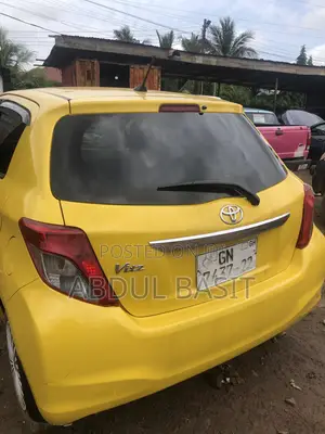 Toyota Vitz 2012 Yellow