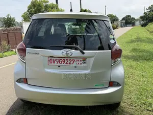 Toyota Ractis 1.5 FWD 2014 Silver