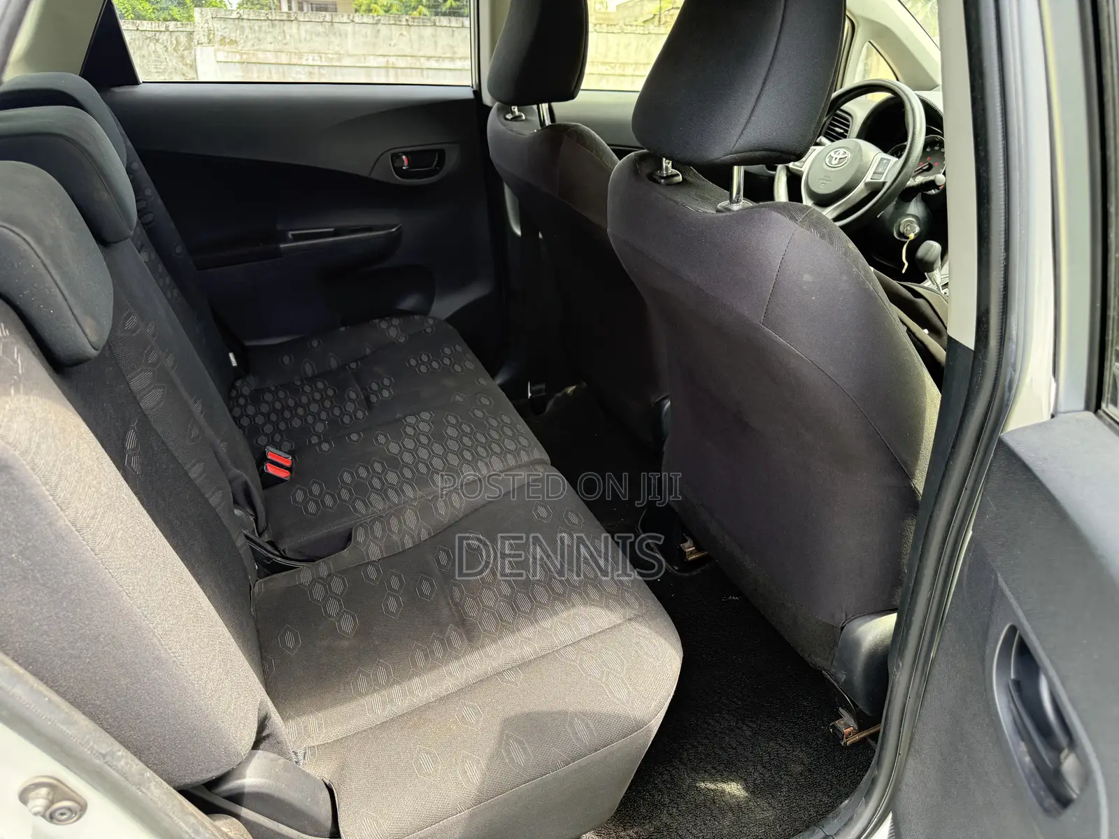 Toyota Ractis 1.5 FWD 2014 Silver