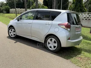 Toyota Ractis 1.5 FWD 2014 Silver